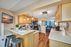 Our beautiful kitchen that has everything that you would need to prepare your meals any time of the day. Nothing beats home cooked meals with family and friends.