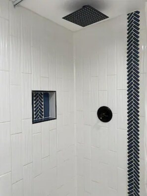 New tile in the bathroom. Very clean.