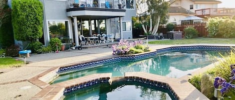 Swimming pool and back view of Villa