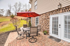 Townhome Exterior | Furnished Patio