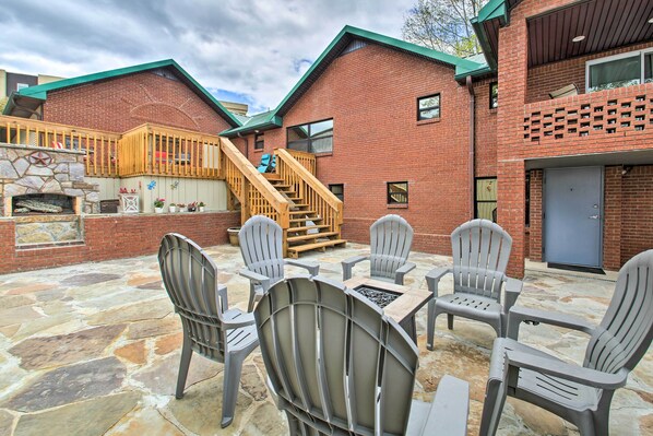 Hot Springs Vacation Rental | 4BR | 3BA | 3,000 Sq Ft | Stairs Required