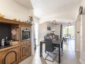Meubles, Propriété, Cabinetry, Comptoir, Bois, Cuisine, Design Intérieur, Table, Sol, Sol