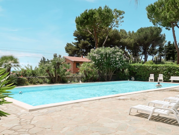L'Eau, Plante, Ciel, Piscine, Arbre, Ombre, Composite, Herbe, Loisir, Paysage