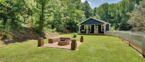 Greenville Vacation Rental | 2BR | 2BA | 1,116 Sq Ft | Step-Free Access