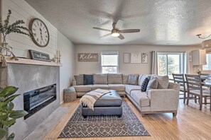 Living Room | 1st Floor | Free WiFi | Smart TV | Central Heating & A/C