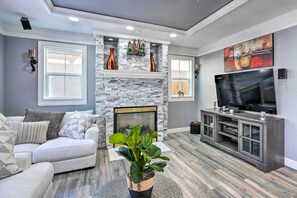 Living Room | Smart TV | Premium Cable Channels