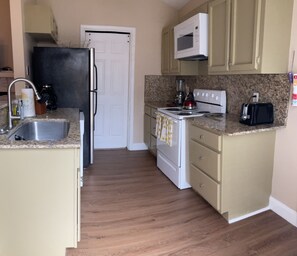 Complete kitchen with everything you need