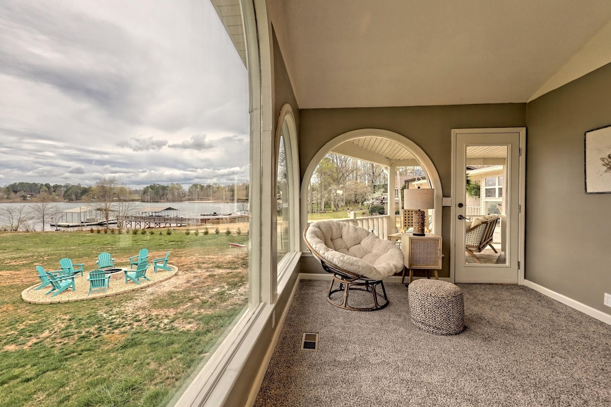 Lake front, hot tub, firepit boat dock