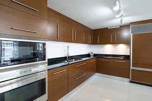 Fully equipped kitchen, wolf appliances, microwave and oven.