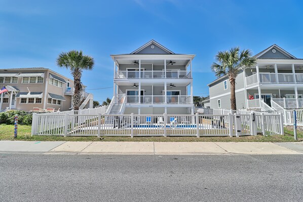 New constructed, 2nd row home facing S. Ocean Blvd.