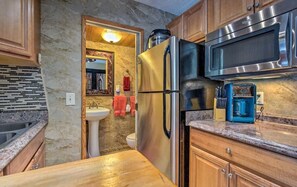Room, Indoors, Microwave, Oven, Kitchen