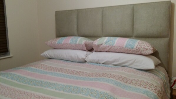 super comfortable 5*****queen bed  hand made vi-spring 