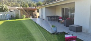 terrasse et cuisine d'été équipée 