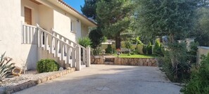 entre maison et jardin 