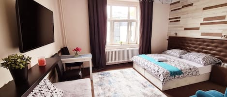 ROOM 6   on Level 2
Large double bed can be converted  to 2 singles 
