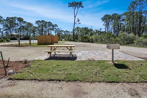 Lot 1 Grilling Area