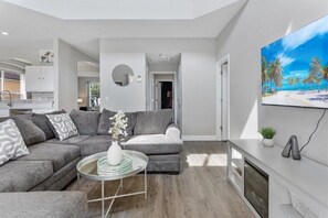 1270 Seasons Blvd (4).jpg
