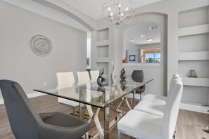 1270 Seasons Blvd (6).jpg