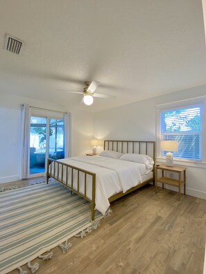 Primary bedroom- king bed 