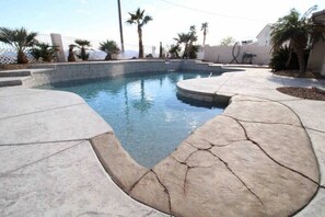 Beach entry to the Sport Pool
