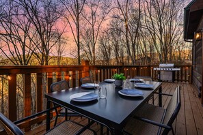 Let's have a BBQ dinner on the deck!