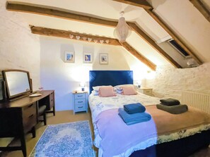 Double bedroom | The Stables, Fowey