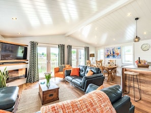 Open plan living space | Viburnum Lodge, Mercia Marina, Willington