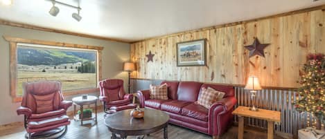 Living Room Creede Vacation Rental Home