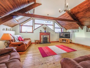 Living area | The Threshing Barn - Oldiscleave Farm Cottages, Bideford