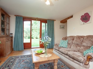 Living area | Coachman’s lodge - South Allington Barns, Kingsbridge
