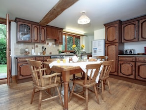 Kitchen/diner | Coachman’s lodge - South Allington Barns, Kingsbridge