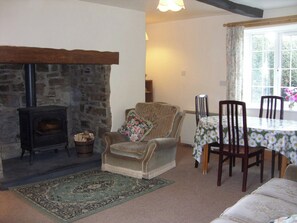 Living room/dining room | Daisy Cottage - East Hook Holiday Cottages, Okehampton