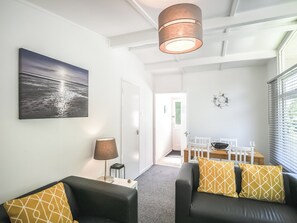 Living room/dining room | Chalet 20, Tywn
