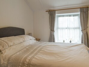 Double bedroom | Cobblers Cottage, St Austell