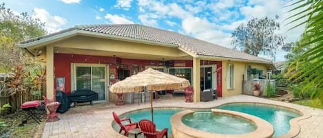 Pool + Hot tub