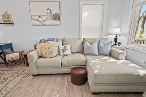 Enter into an open concept, clean and serene coastal home. Smart TV , AC.