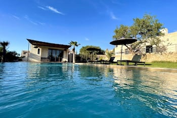 Villa Sunset-Pool-Service woman