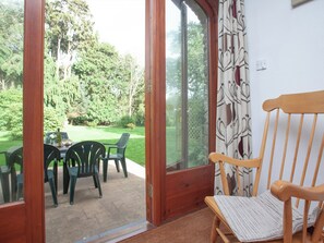 French doors to garden | The Coach House - South Allington Barns, Kingsbridge