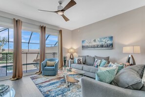 Stars Wars living room: pool view, cozy furniture, games- perfect for movies