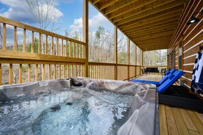 Hot TUB, lower deck