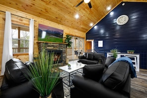 Gorgeous spacious living room with fireplace