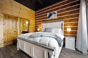 King en-suite downstair. Smart Tv and access to large oversized deck to relax