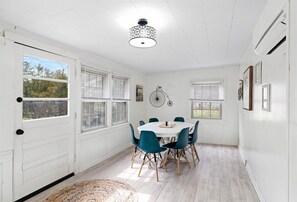 23 interior 13