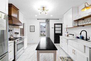 21 interior 11