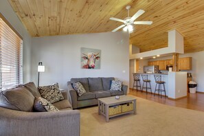 Living Room | Sleeper Sofa | Free WiFi | Central A/C | Decorative Fireplace