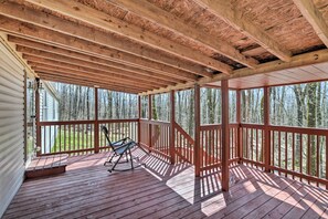 Covered Deck | 5.2-Acre Lot