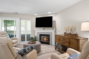 Living room, with fireplace and 60" smart TV.