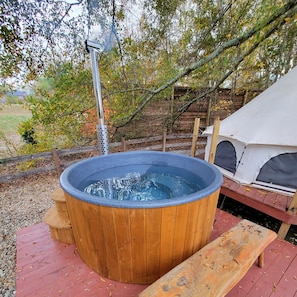 Outdoor spa tub