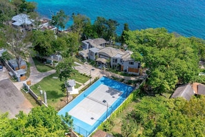 Promiseas Villa: Your oasis of greenery in Jamaica.