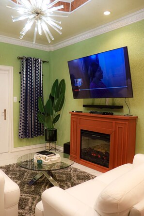 Living room
